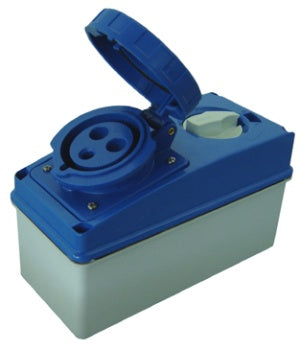 32A 2P+E IEC 开关插座 IP67 - 240V